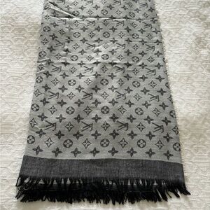 Louis Vuitton Stole Shawl Scarf